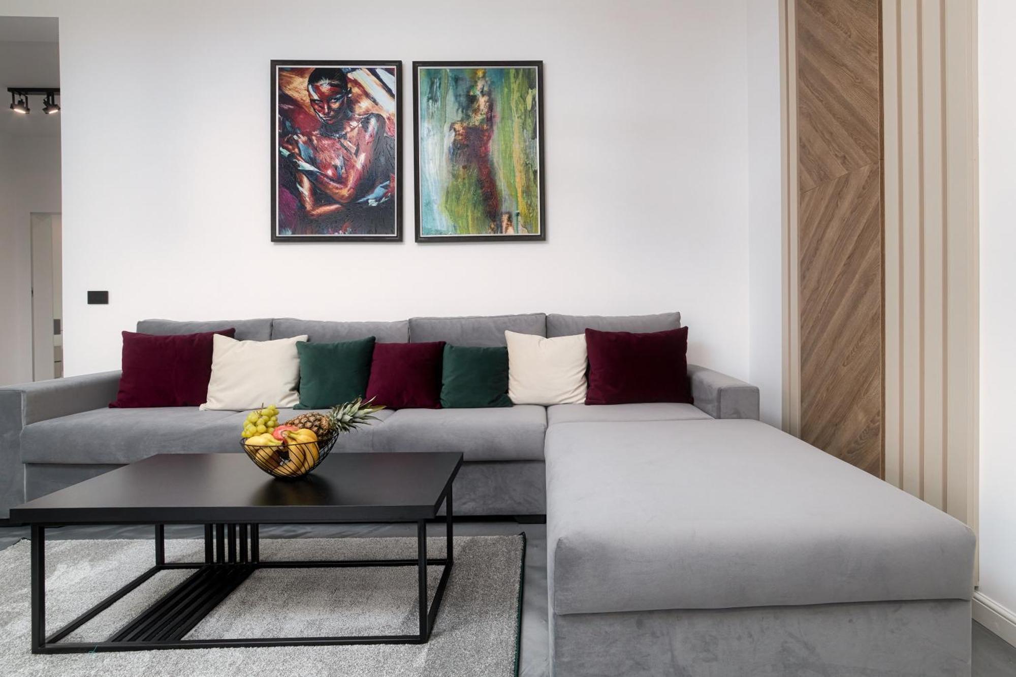 Peninsula Luxury & *
