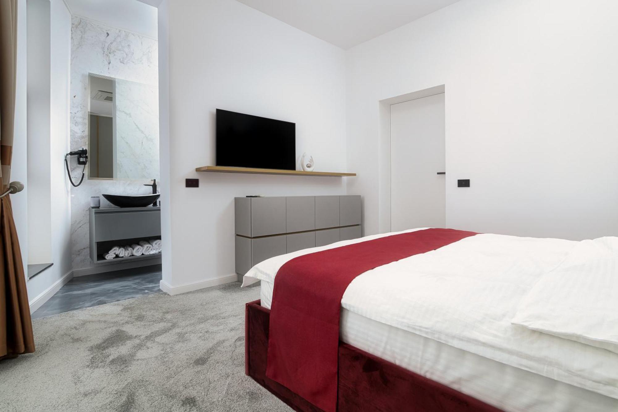 Peninsula Luxury & Villa